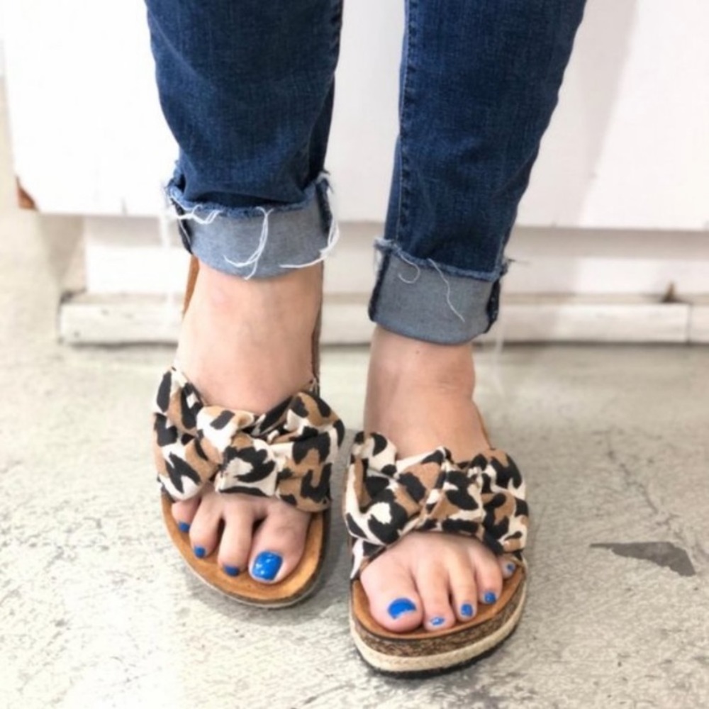 NEW Leopard 🐆 Sandals 👡 - Picture 2 of 5